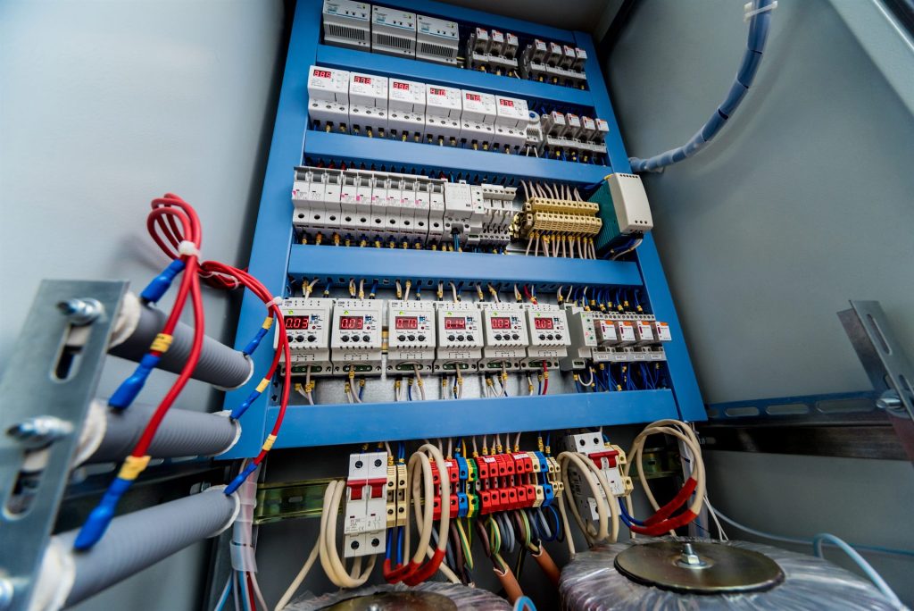 Cuadro eléctrico con interruptores magnetotérmicos